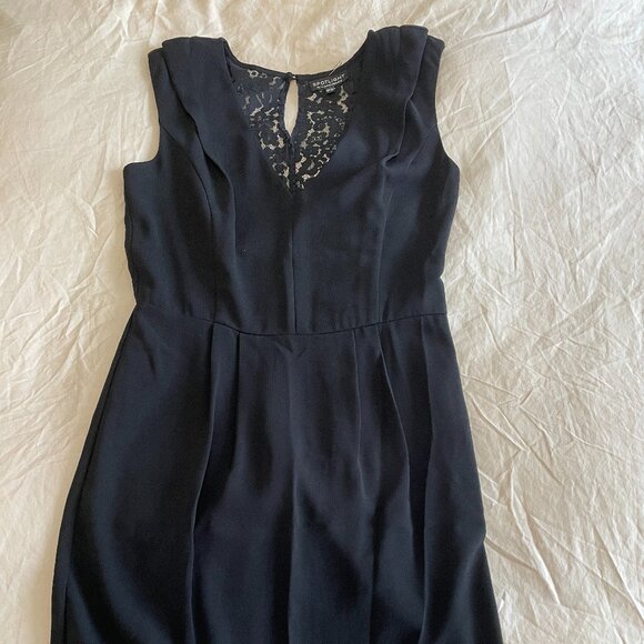 Classic Black Sleeveless Dress with Lace Detail – Size S - Picture 1 of 3